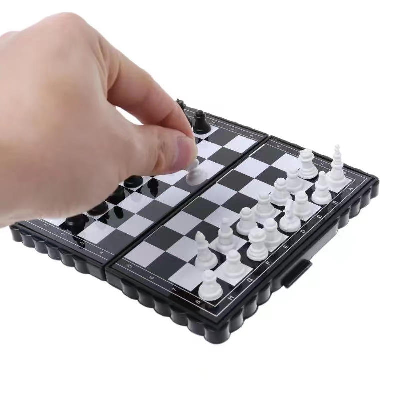 Mini Magnetic  Chess Set  Fold - Board Game Cafe recension och pris