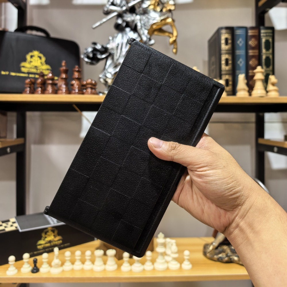 Mini Chess Set with Folding Ma - Board Game Cafe recension och pris